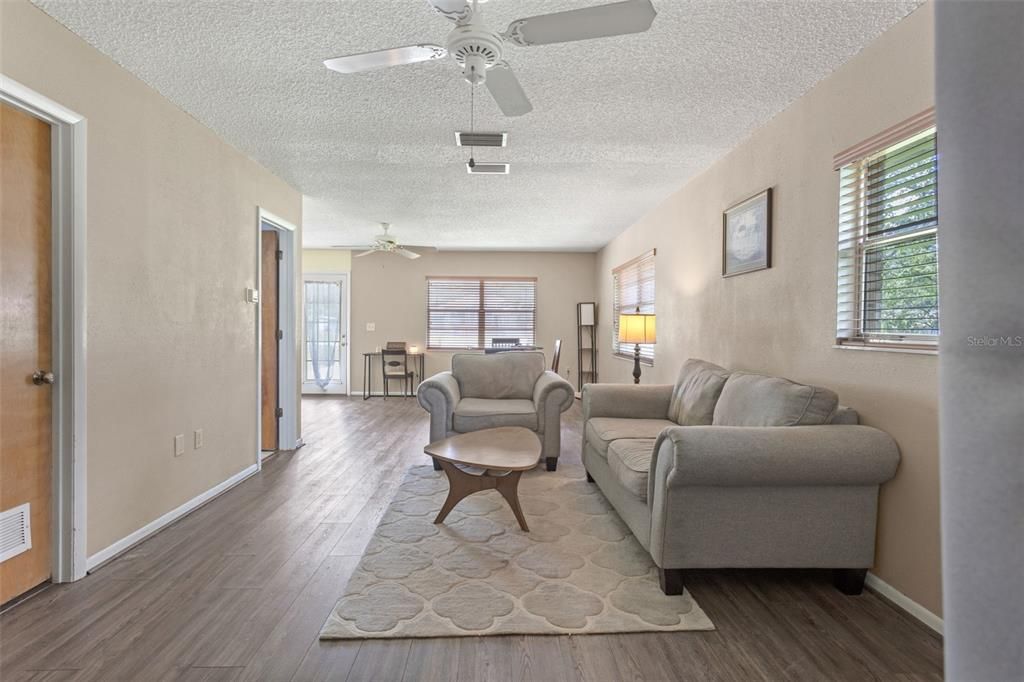 En Venta: $498,000 (4 camas, 3 baños, 2521 Pies cuadrados)