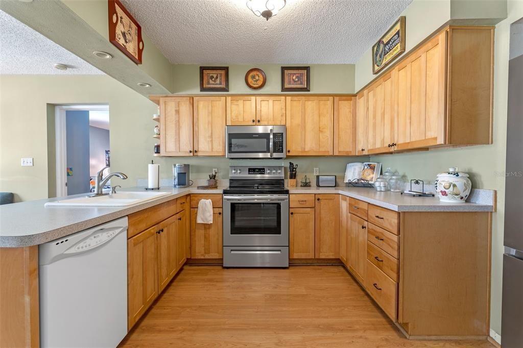 En Venta: $498,000 (4 camas, 3 baños, 2521 Pies cuadrados)