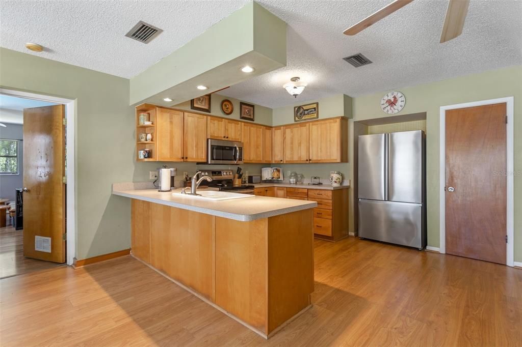 En Venta: $498,000 (4 camas, 3 baños, 2521 Pies cuadrados)