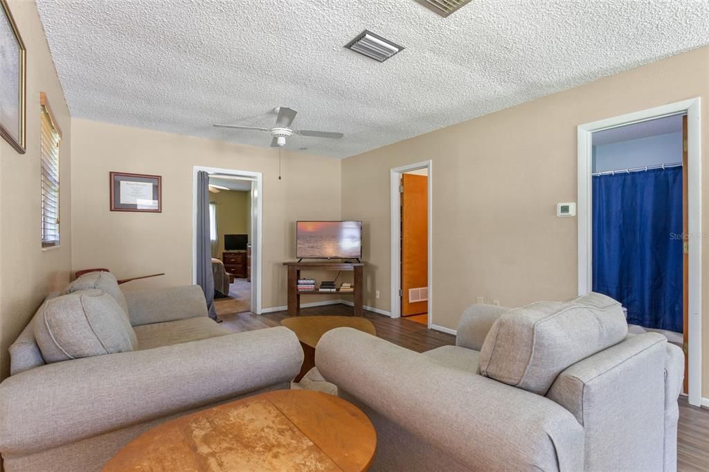 En Venta: $498,000 (4 camas, 3 baños, 2521 Pies cuadrados)