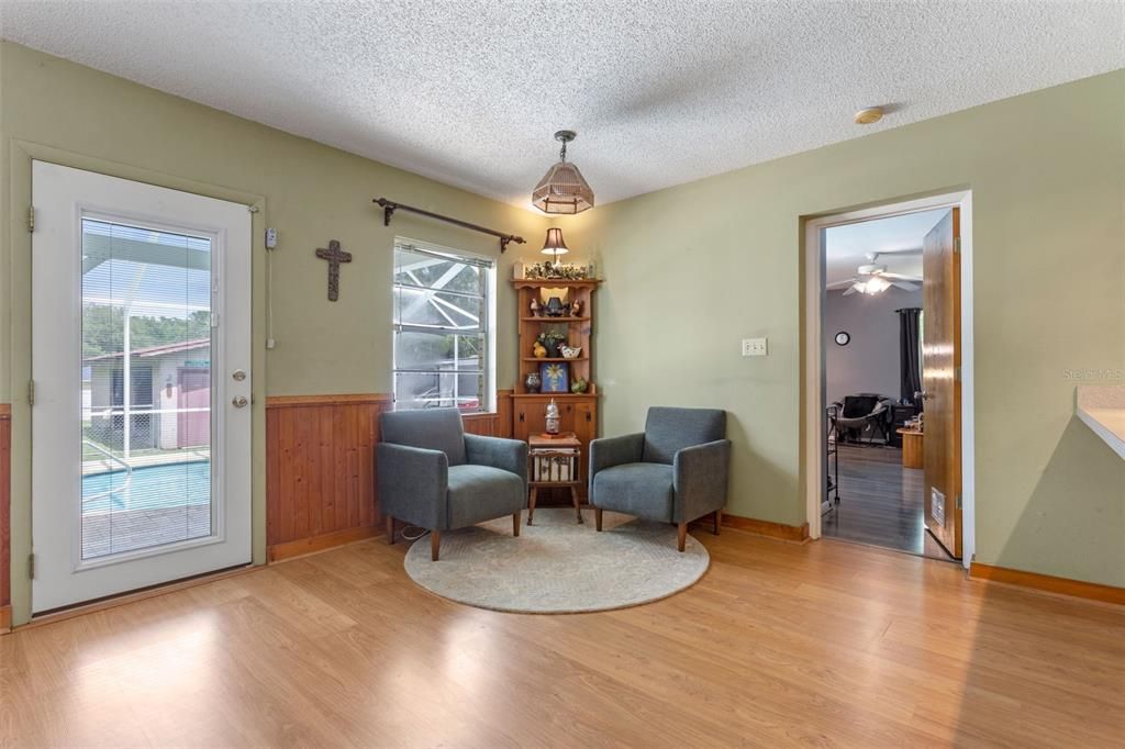 En Venta: $498,000 (4 camas, 3 baños, 2521 Pies cuadrados)