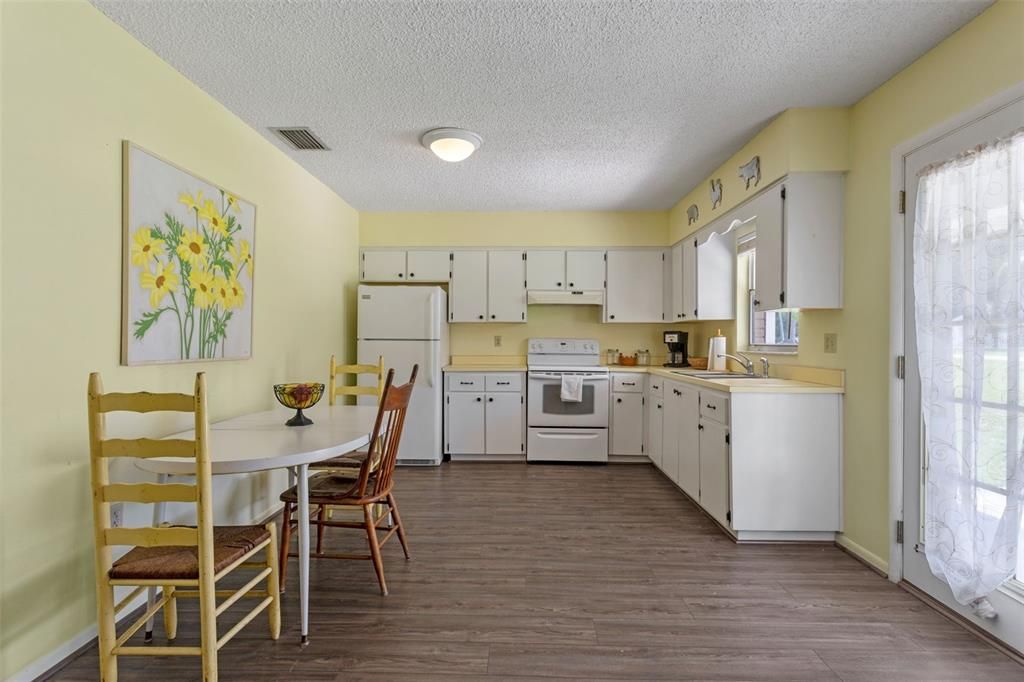 En Venta: $498,000 (4 camas, 3 baños, 2521 Pies cuadrados)