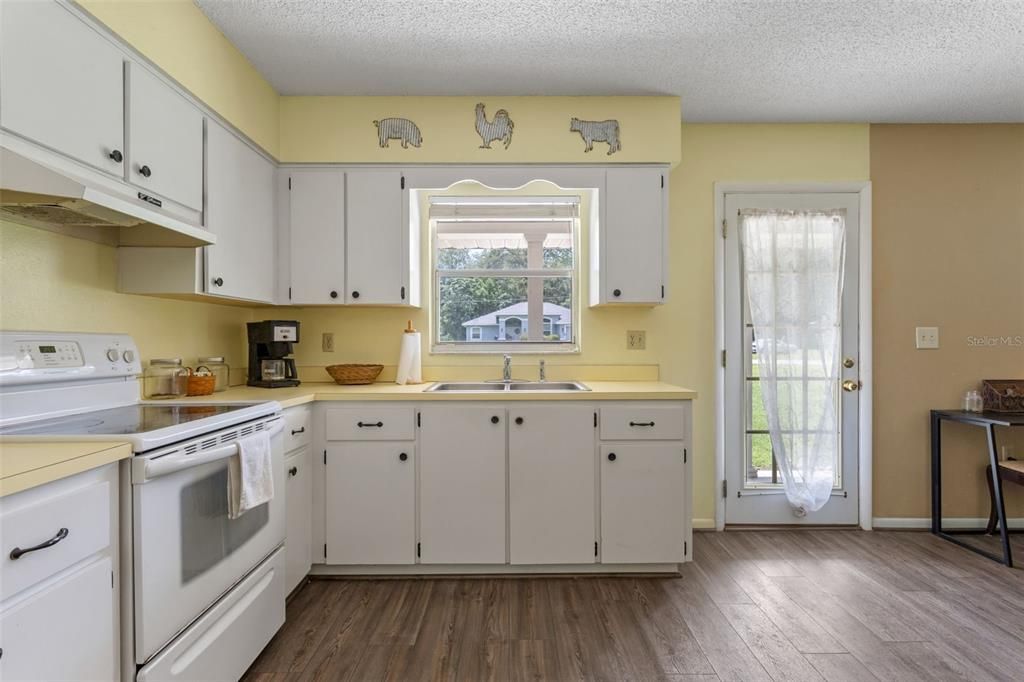 En Venta: $498,000 (4 camas, 3 baños, 2521 Pies cuadrados)