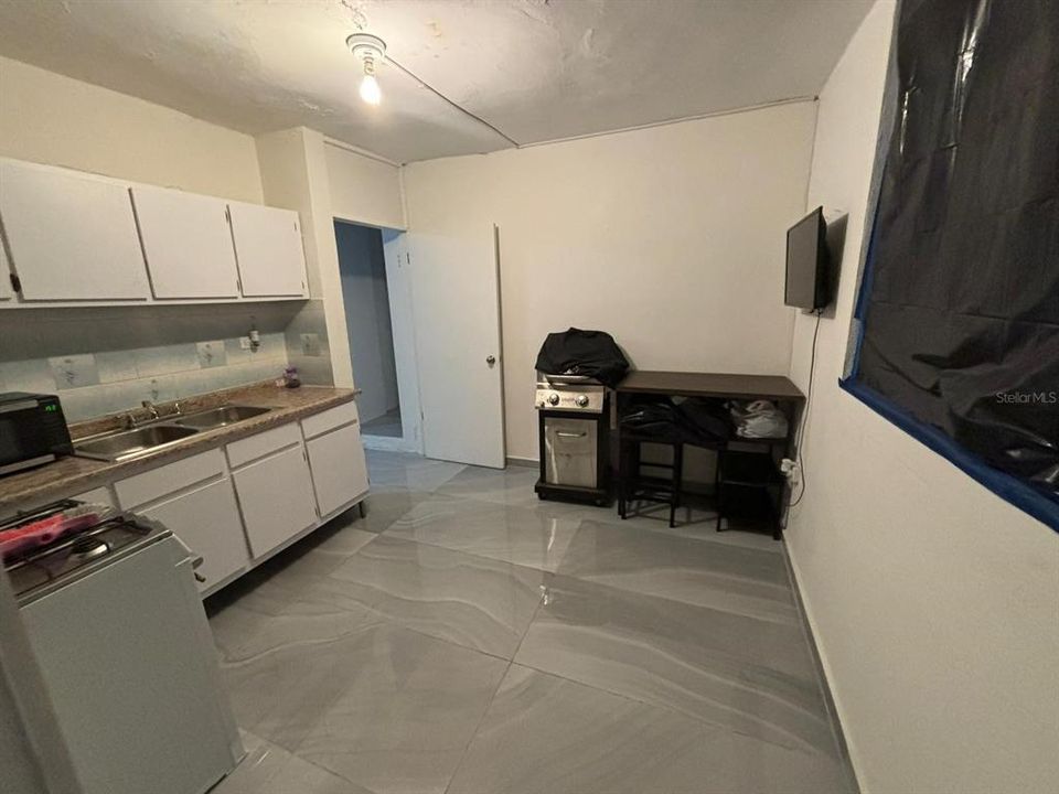 На продажу: $295,000 (7 спален, 3 ванн, 2200 Квадратных фут)