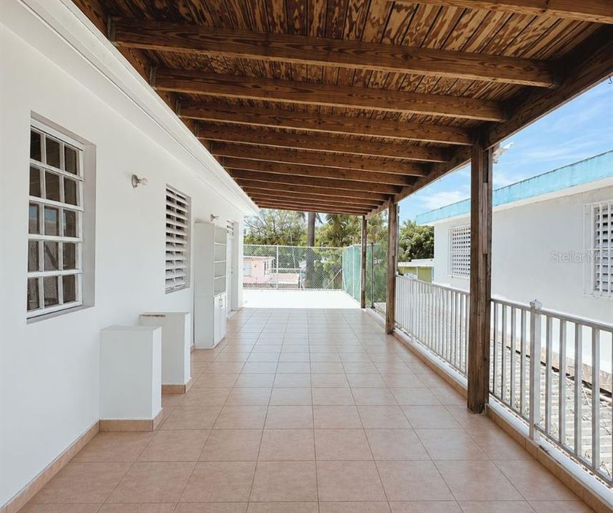 En Venta: $295,000 (7 camas, 3 baños, 2200 Pies cuadrados)