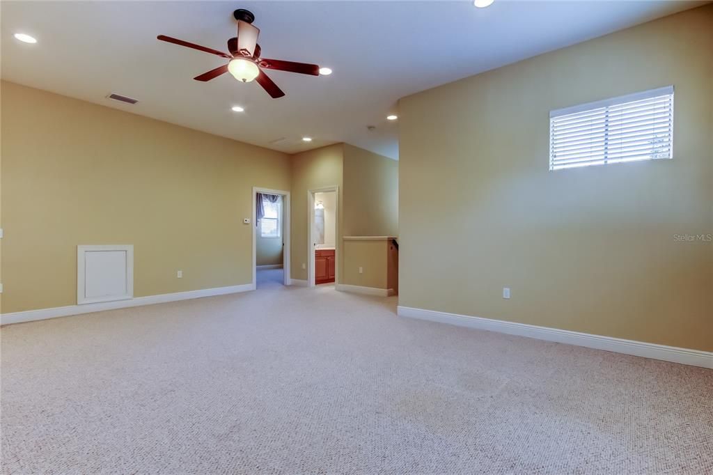 For Sale: $1,125,000 (5 beds, 4 baths, 4017 Square Feet)