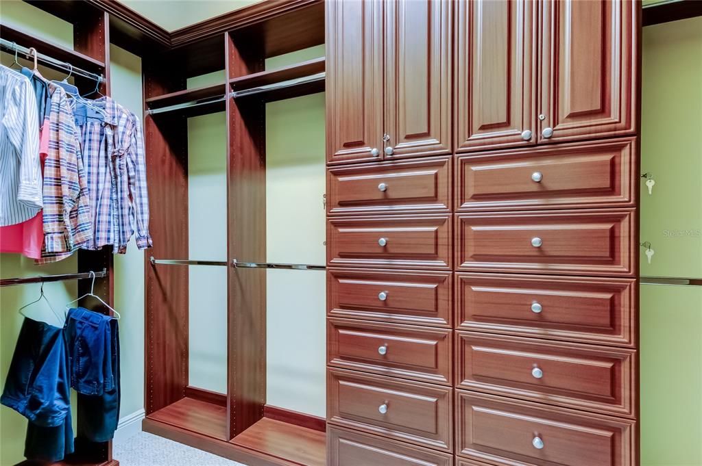 For Sale: $1,125,000 (5 beds, 4 baths, 4017 Square Feet)