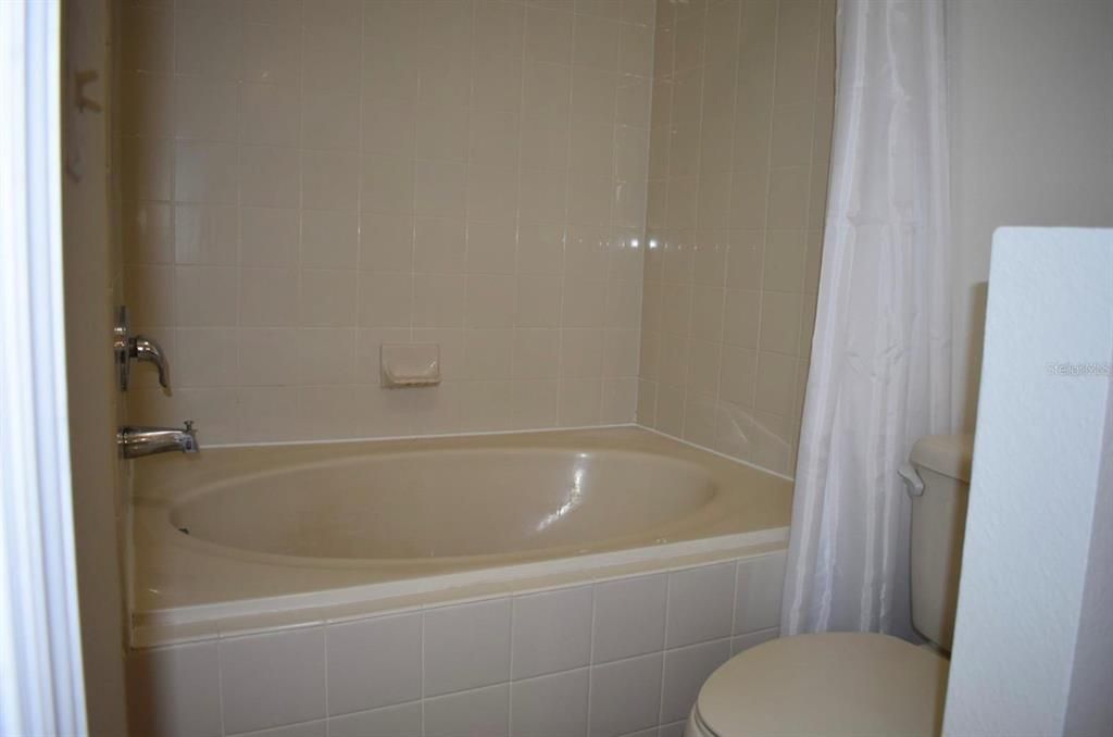 For Sale: $312,100 (2 beds, 2 baths, 1244 Square Feet)