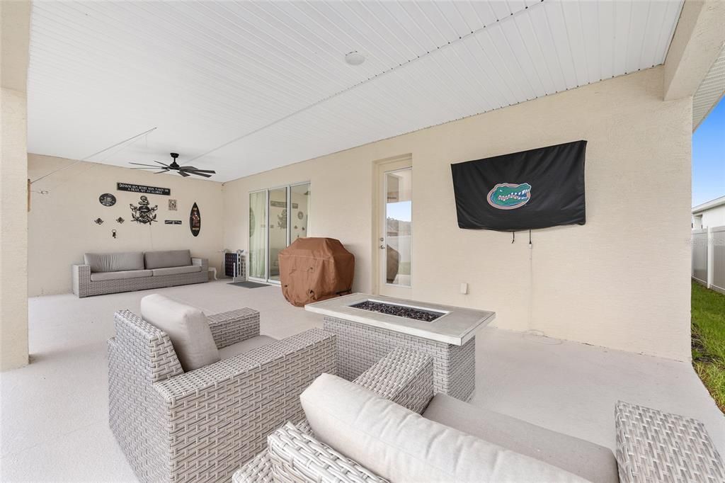 合同活跃: $435,000 (4 贝兹, 3 浴室, 2645 平方英尺)