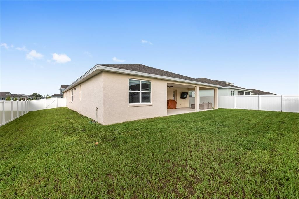 合同活跃: $435,000 (4 贝兹, 3 浴室, 2645 平方英尺)