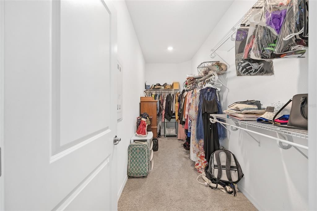 合同活跃: $435,000 (4 贝兹, 3 浴室, 2645 平方英尺)