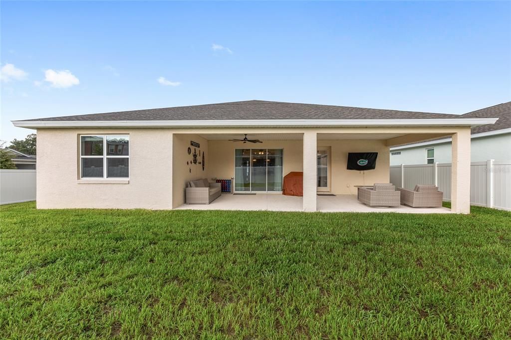 合同活跃: $435,000 (4 贝兹, 3 浴室, 2645 平方英尺)