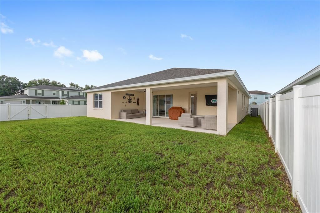 合同活跃: $435,000 (4 贝兹, 3 浴室, 2645 平方英尺)