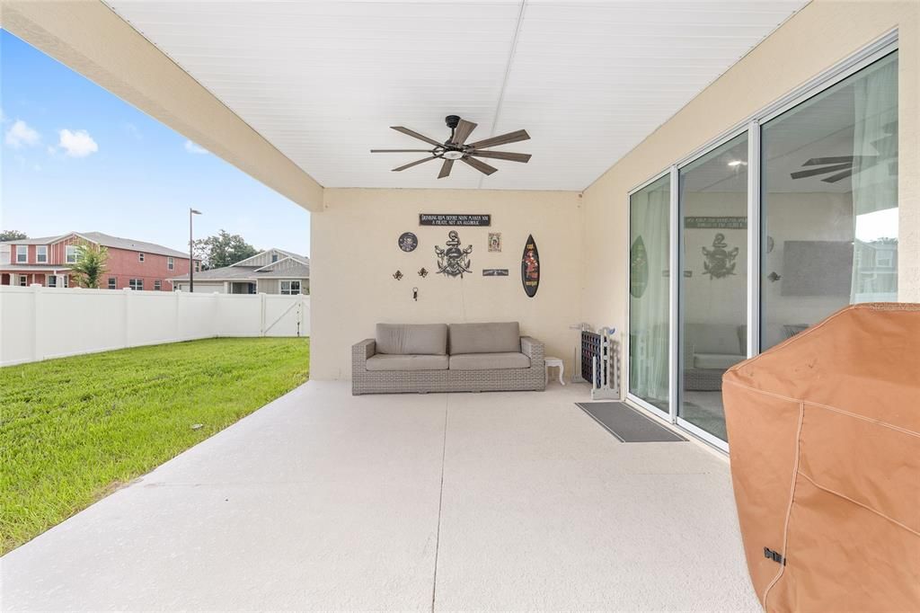 合同活跃: $435,000 (4 贝兹, 3 浴室, 2645 平方英尺)