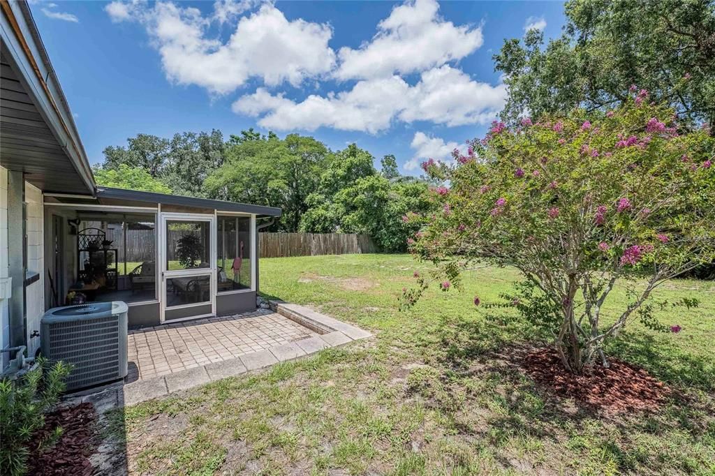 Active With Contract: $240,000 (2 beds, 2 baths, 1076 Square Feet)