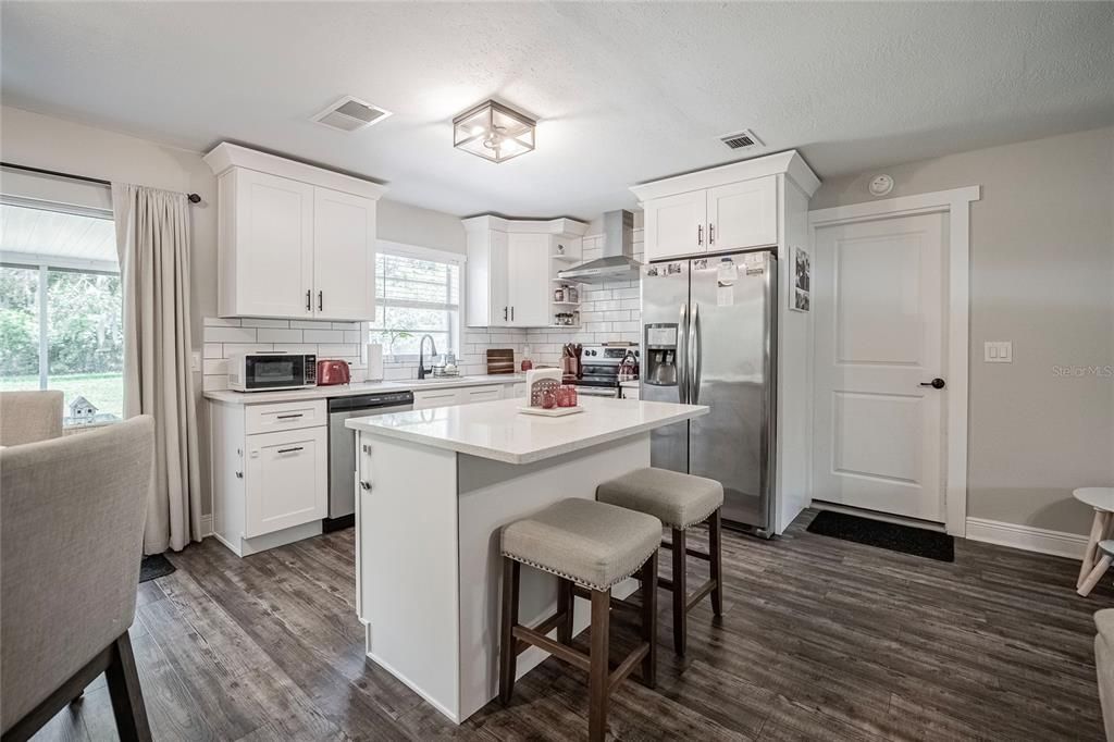 Active With Contract: $240,000 (2 beds, 2 baths, 1076 Square Feet)