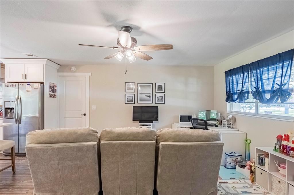 Active With Contract: $240,000 (2 beds, 2 baths, 1076 Square Feet)