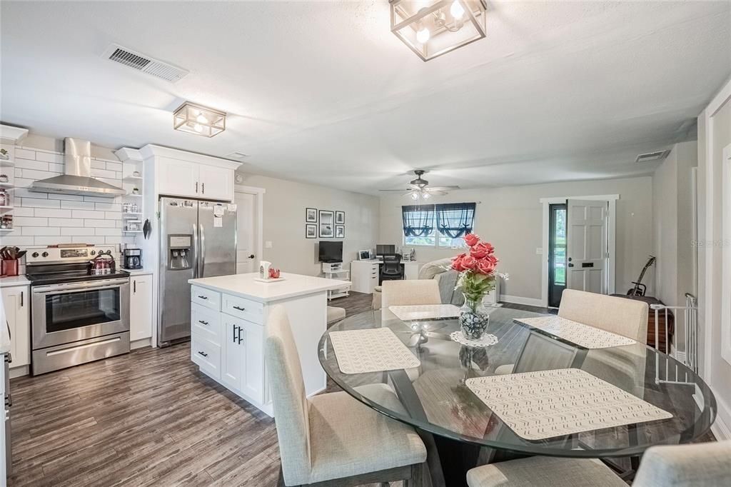 Active With Contract: $240,000 (2 beds, 2 baths, 1076 Square Feet)