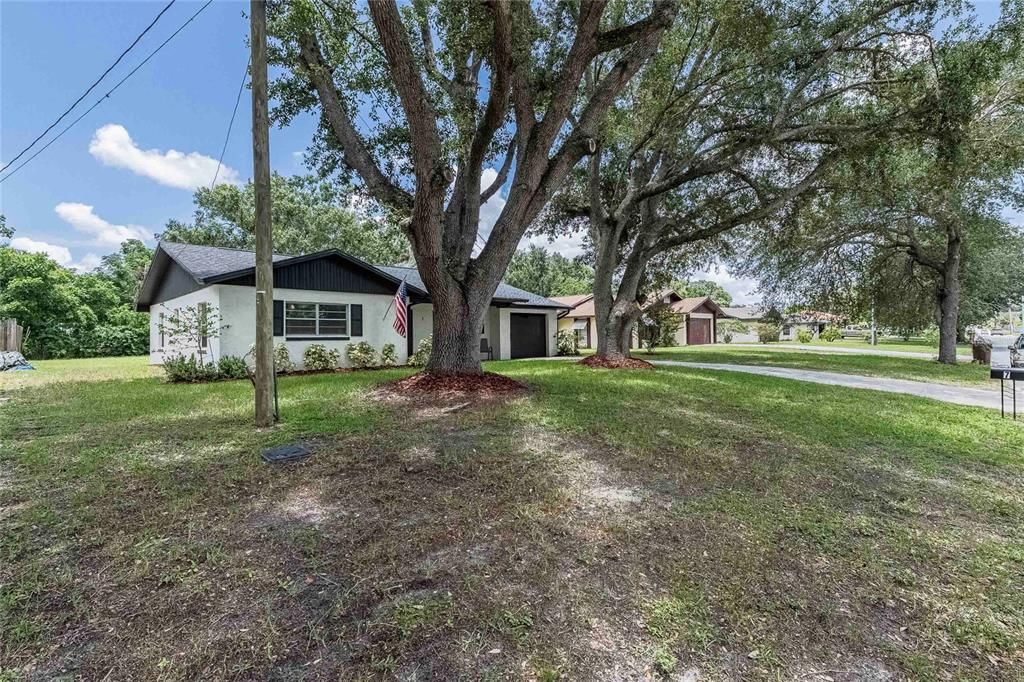 Active With Contract: $240,000 (2 beds, 2 baths, 1076 Square Feet)