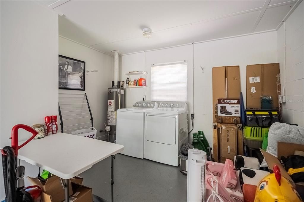 Active With Contract: $240,000 (2 beds, 2 baths, 1076 Square Feet)