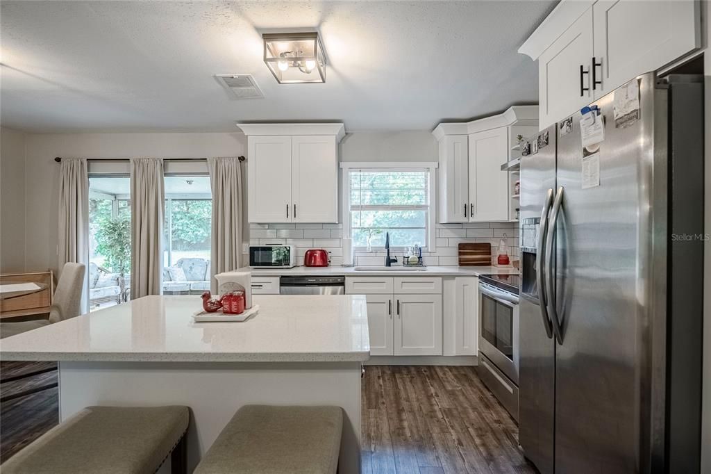 Active With Contract: $240,000 (2 beds, 2 baths, 1076 Square Feet)