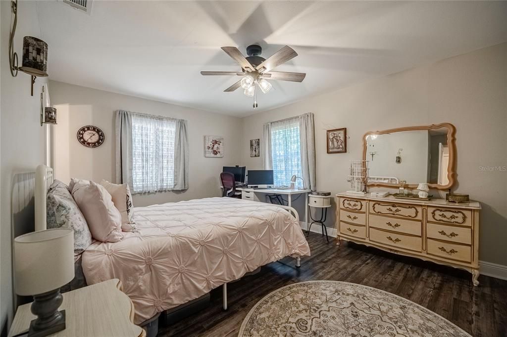 Active With Contract: $240,000 (2 beds, 2 baths, 1076 Square Feet)