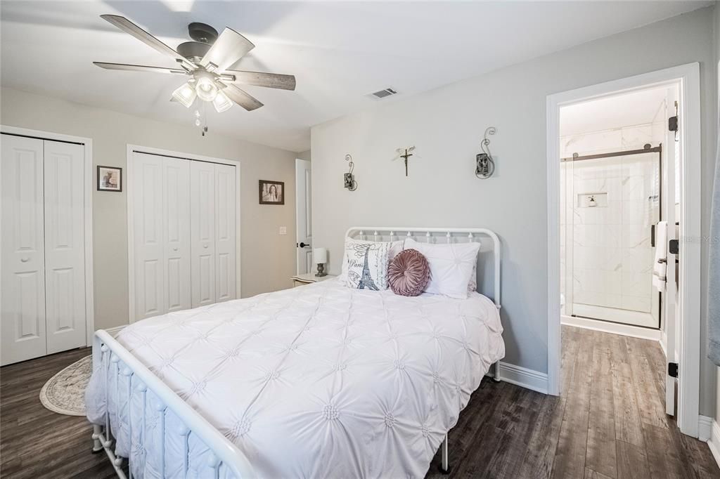 Active With Contract: $240,000 (2 beds, 2 baths, 1076 Square Feet)