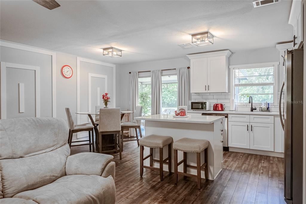 Active With Contract: $240,000 (2 beds, 2 baths, 1076 Square Feet)