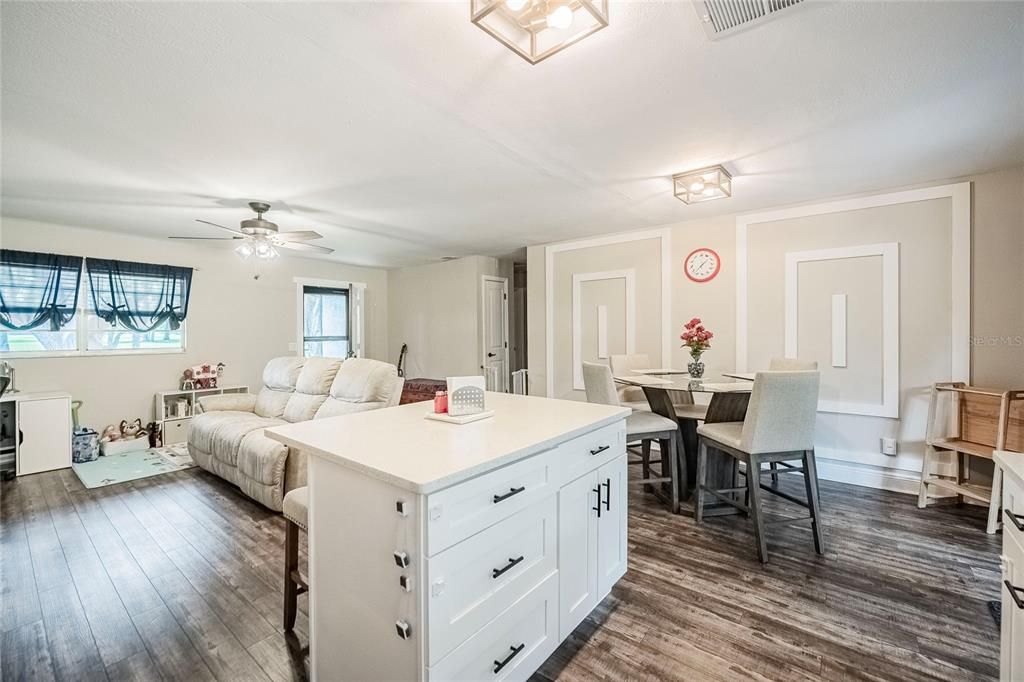 Active With Contract: $240,000 (2 beds, 2 baths, 1076 Square Feet)