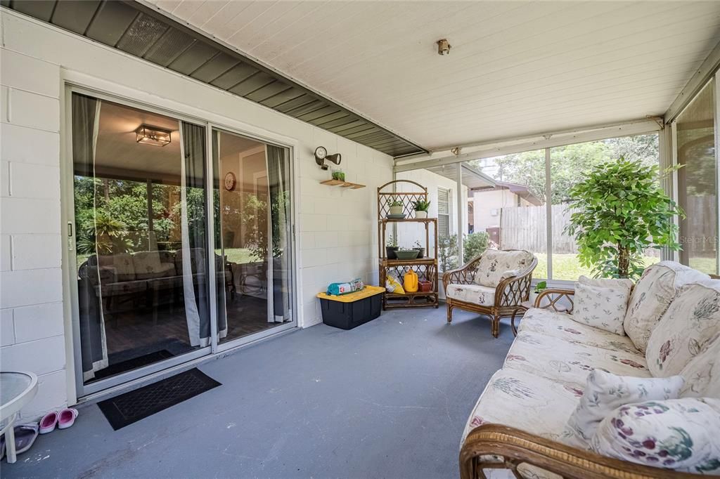 Active With Contract: $240,000 (2 beds, 2 baths, 1076 Square Feet)