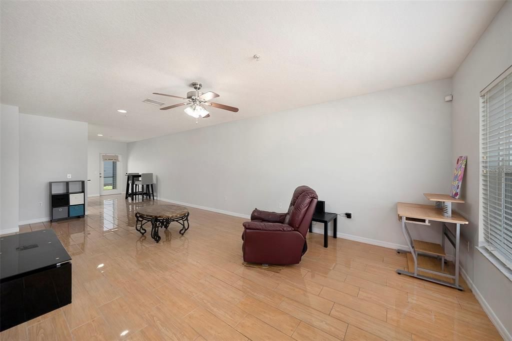 На продажу: $219,900 (2 спален, 2 ванн, 1479 Квадратных фут)