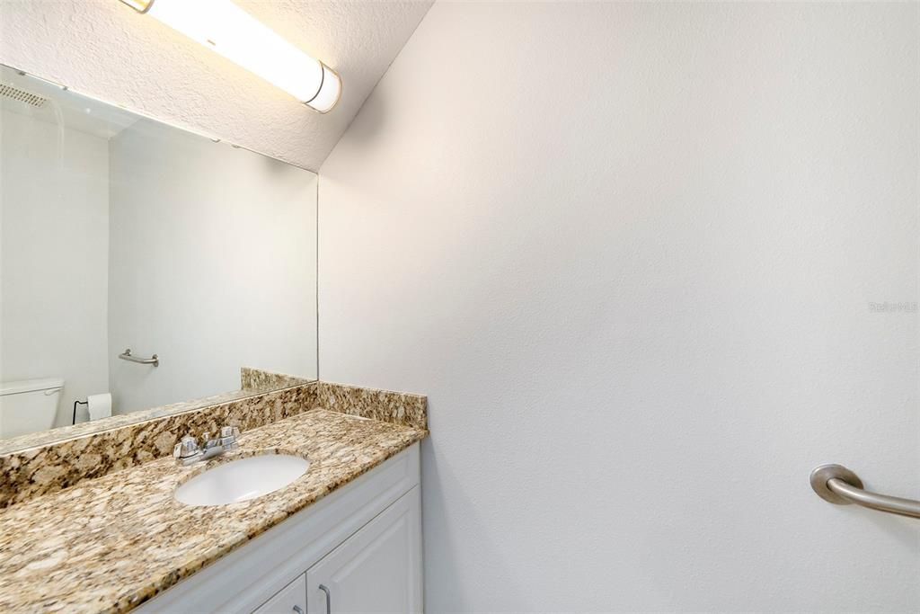 На продажу: $219,900 (2 спален, 2 ванн, 1479 Квадратных фут)