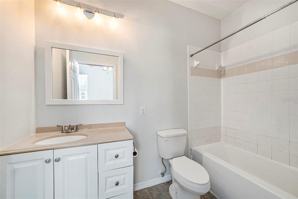 На продажу: $219,900 (2 спален, 2 ванн, 1479 Квадратных фут)