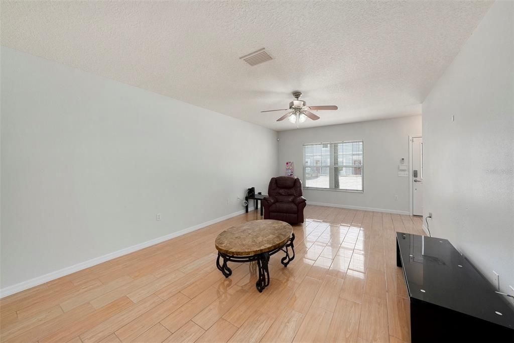 На продажу: $219,900 (2 спален, 2 ванн, 1479 Квадратных фут)