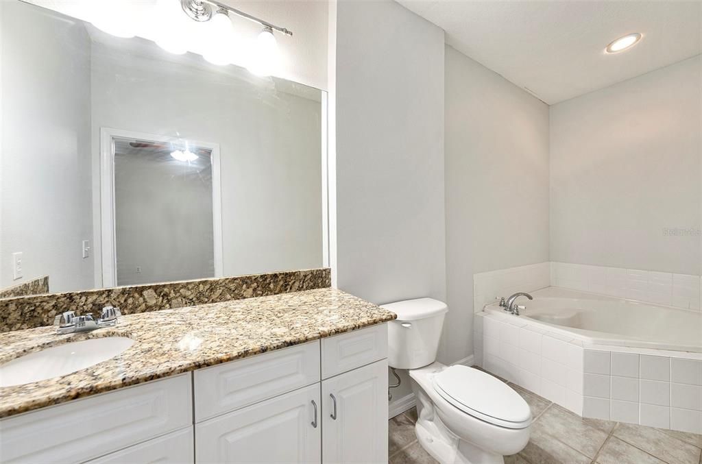 На продажу: $219,900 (2 спален, 2 ванн, 1479 Квадратных фут)