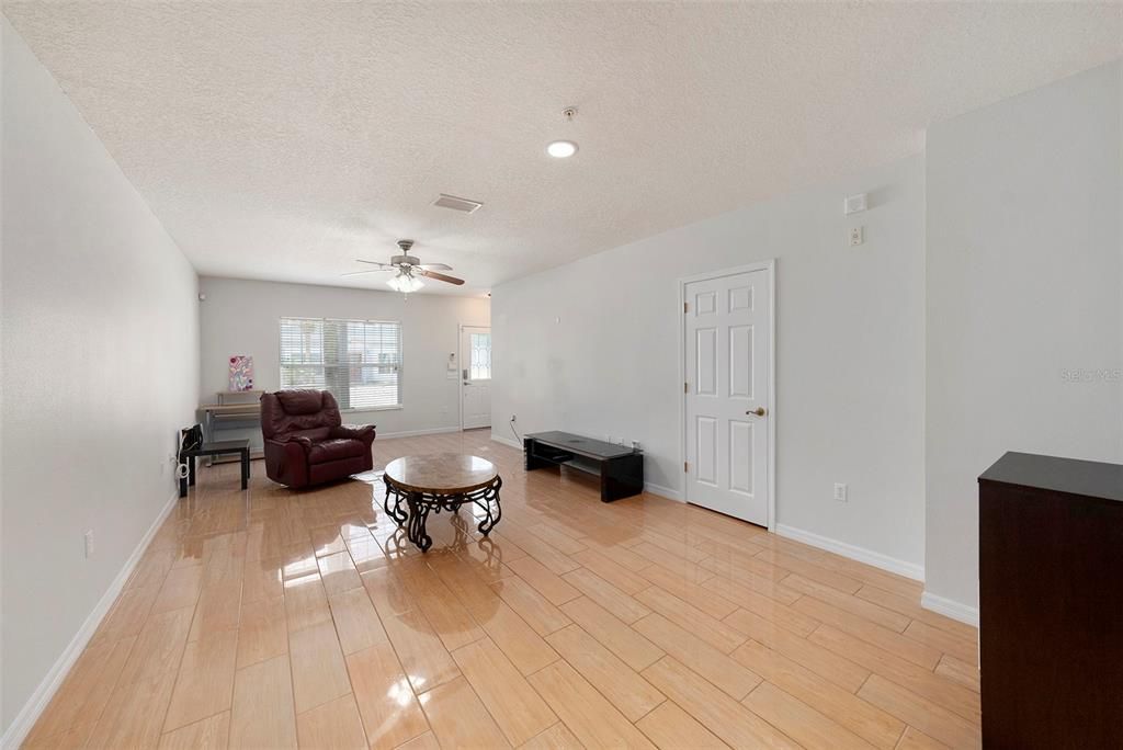 На продажу: $219,900 (2 спален, 2 ванн, 1479 Квадратных фут)