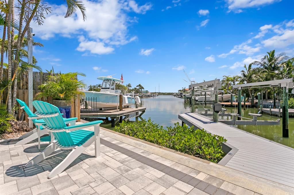 Recently Sold: $789,900 (2 beds, 1 baths, 988 Square Feet)