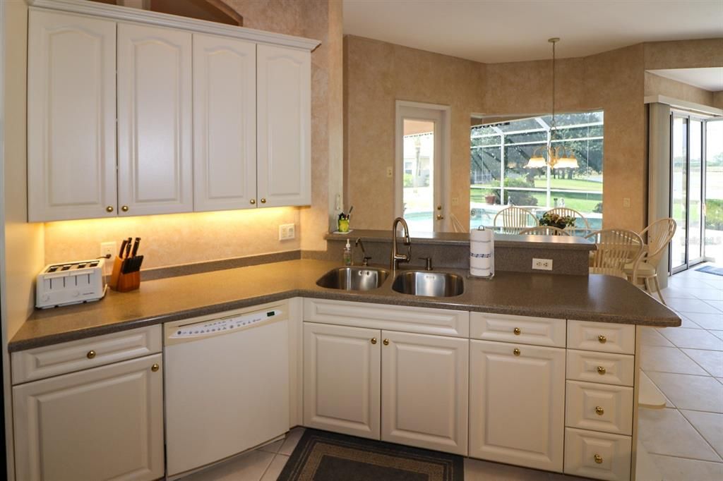 For Sale: $675,000 (3 beds, 3 baths, 2442 Square Feet)