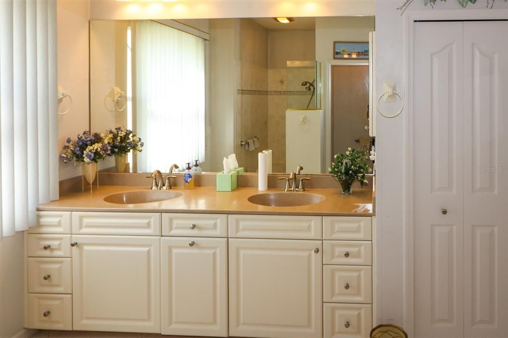 For Sale: $675,000 (3 beds, 3 baths, 2442 Square Feet)