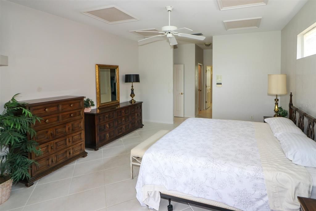 For Sale: $675,000 (3 beds, 3 baths, 2442 Square Feet)