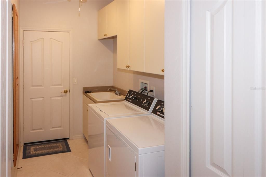 For Sale: $675,000 (3 beds, 3 baths, 2442 Square Feet)