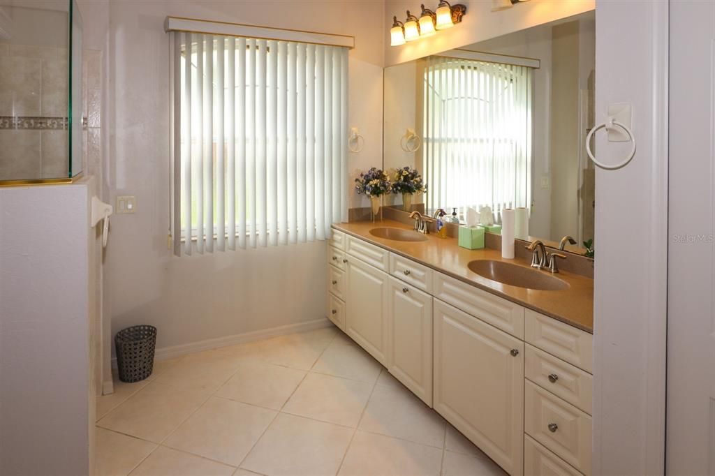 For Sale: $675,000 (3 beds, 3 baths, 2442 Square Feet)