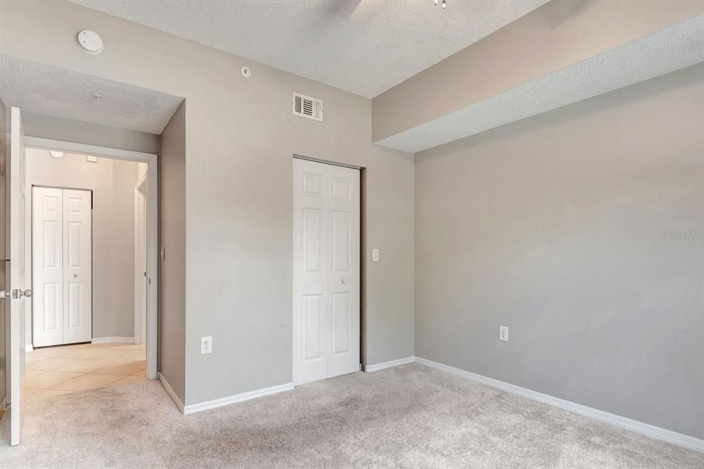 Active With Contract: $184,900 (1 beds, 1 baths, 957 Square Feet)