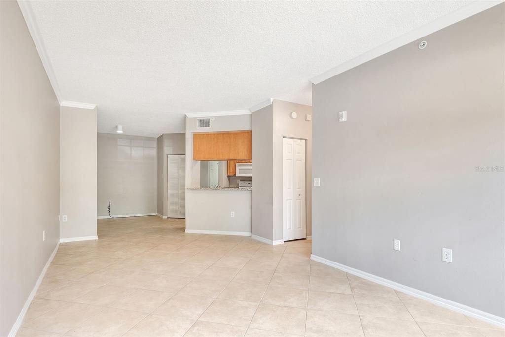 Active With Contract: $184,900 (1 beds, 1 baths, 957 Square Feet)