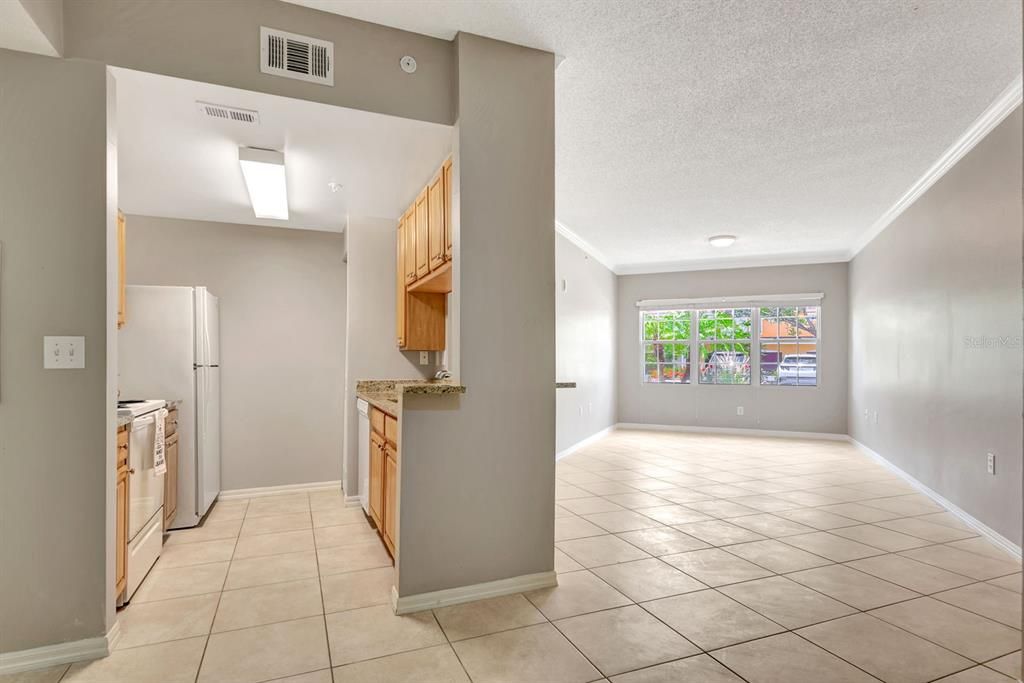 Active With Contract: $184,900 (1 beds, 1 baths, 957 Square Feet)