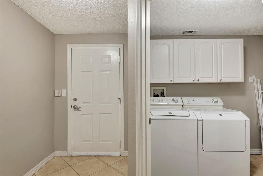 Active With Contract: $184,900 (1 beds, 1 baths, 957 Square Feet)