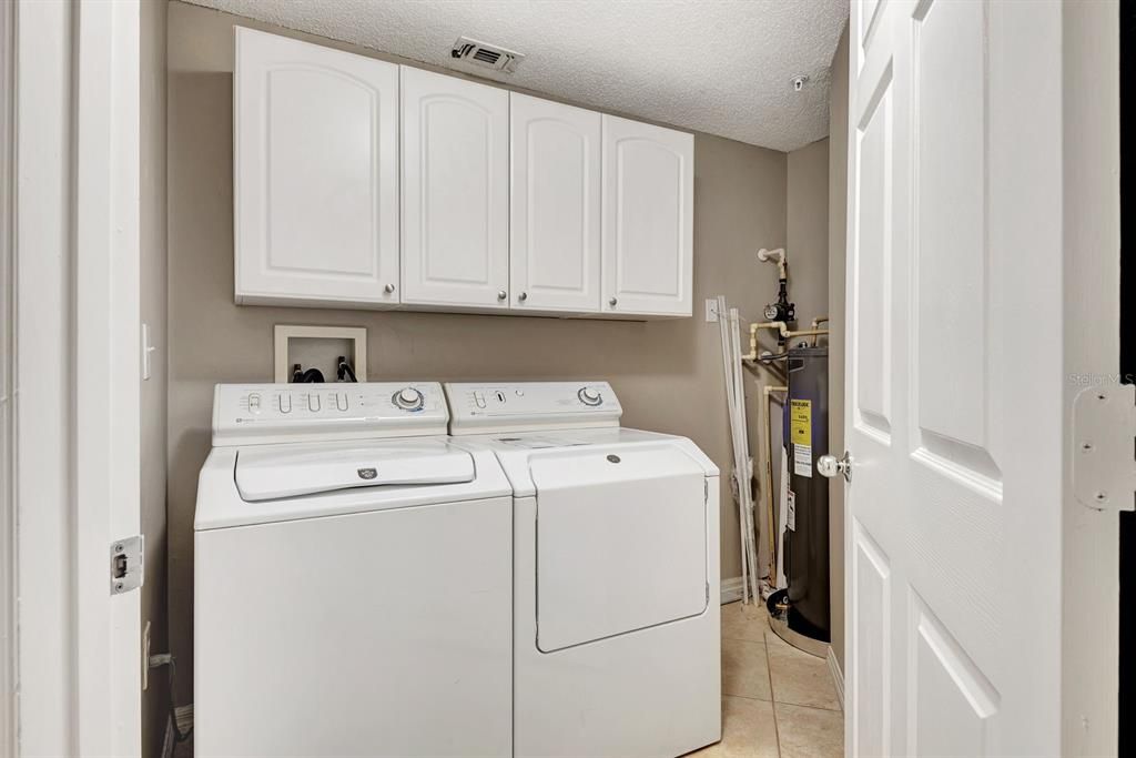 Active With Contract: $184,900 (1 beds, 1 baths, 957 Square Feet)