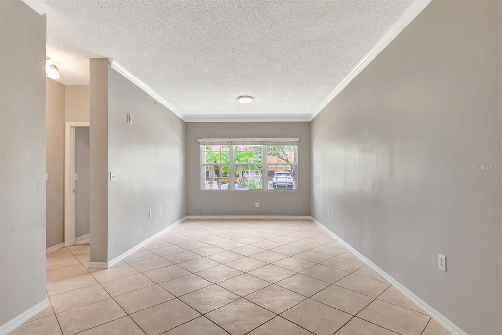 Active With Contract: $184,900 (1 beds, 1 baths, 957 Square Feet)