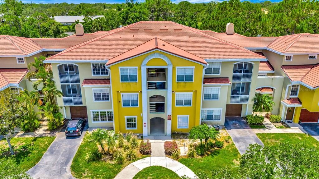 Active With Contract: $184,900 (1 beds, 1 baths, 957 Square Feet)