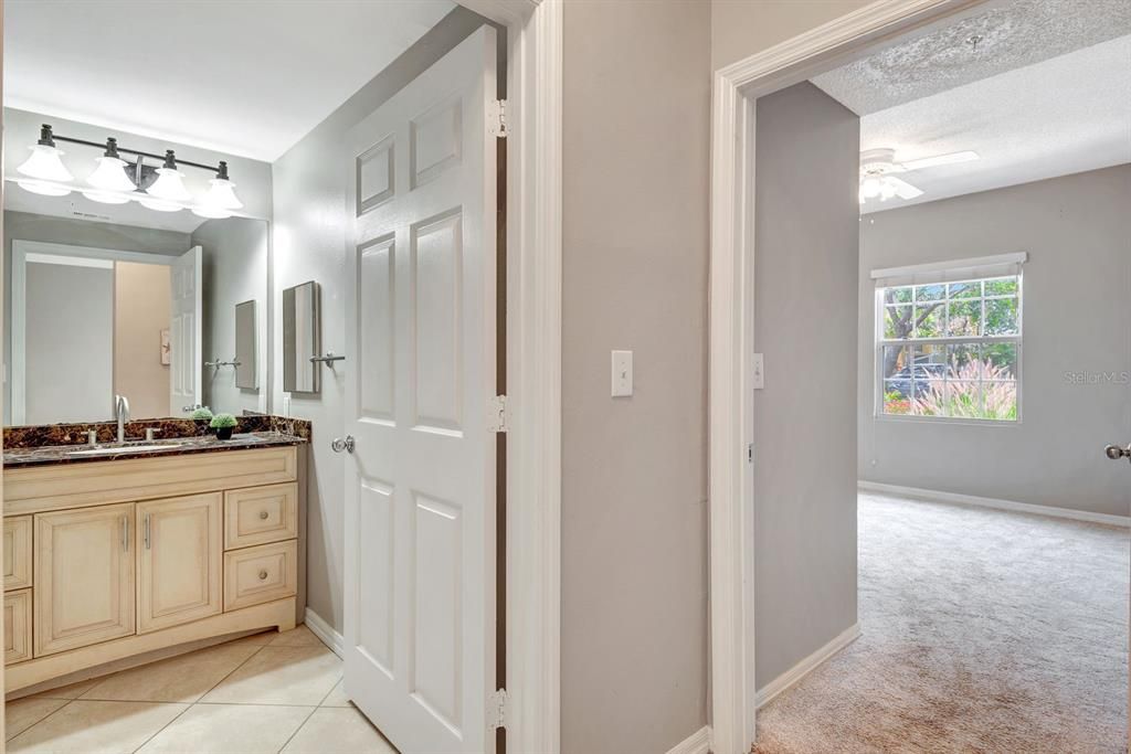 Active With Contract: $184,900 (1 beds, 1 baths, 957 Square Feet)